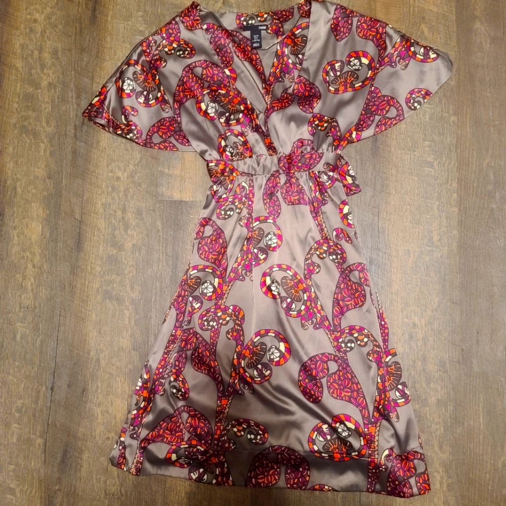 H&M Cap Sleeve V-Neck unique dress Womans Size 2